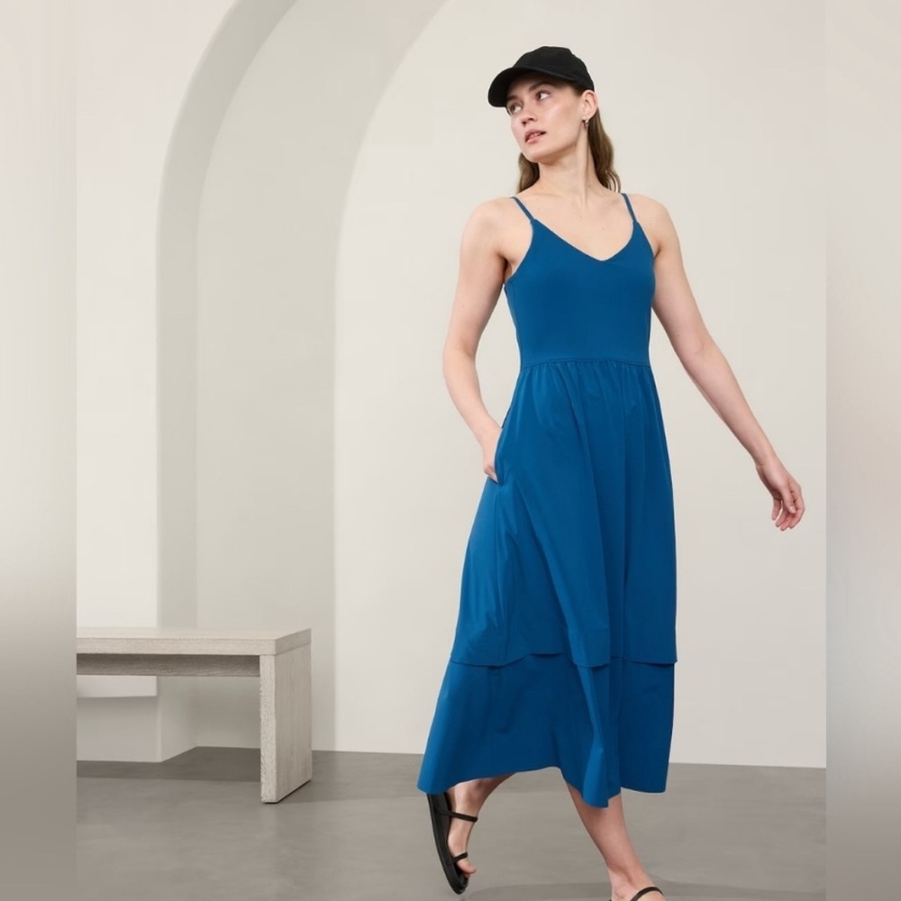 NWT.  Athleta Elation V Neck Hybrid Dress Dark Lapis Blue.  Large